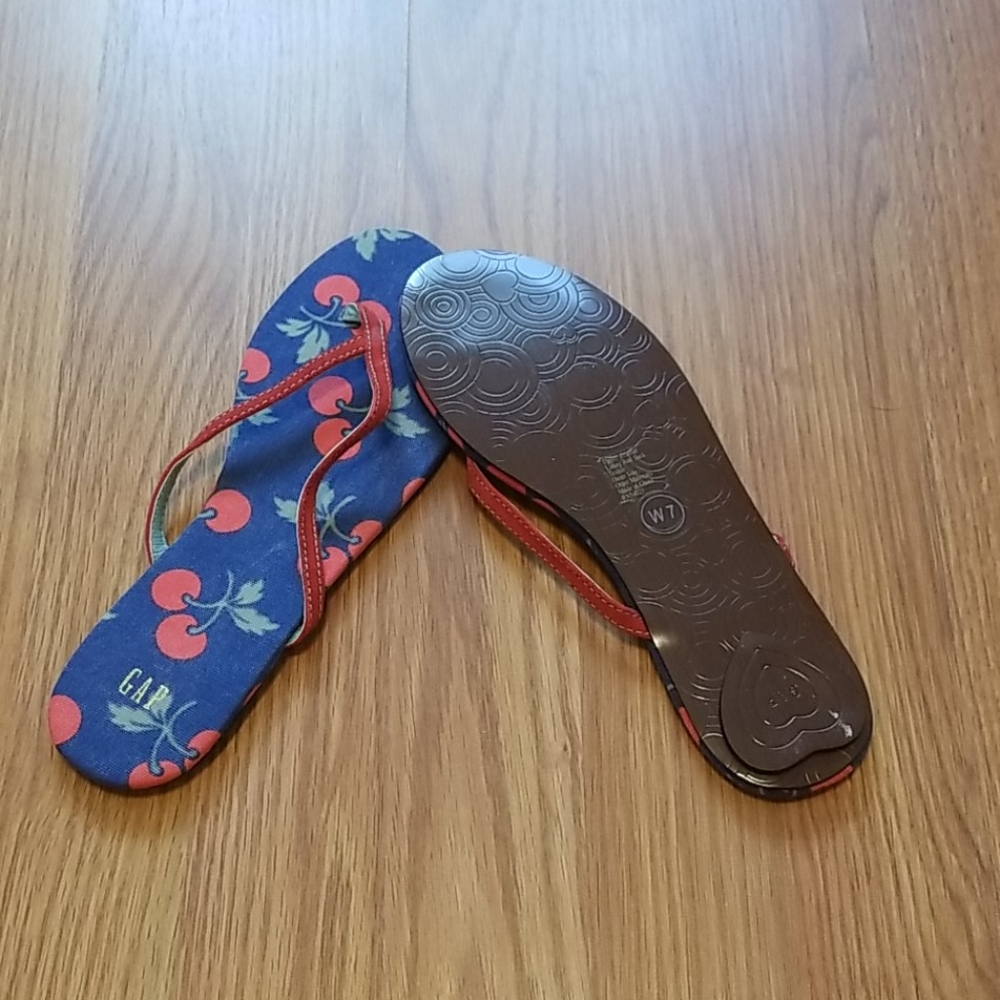 GAP Cherry Flip Flops 🍒